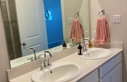 Kyle House | Private King Master Suite for Rent near I-35 in Kyle