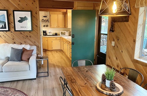 Long Barn Cabin | Ideal Family Retreat with Private Lake Access Near Pinecrest