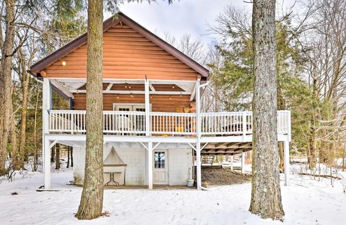 Poyntelle House | Lakewood Cottage: Pet-Friendly Retreat with Lake Access