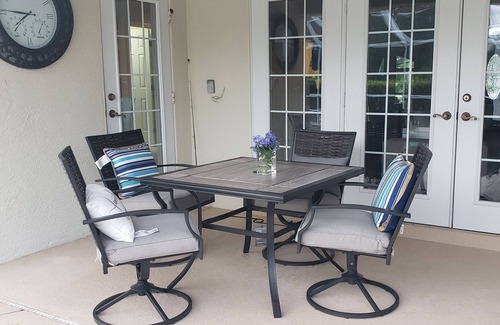 Auburndale House | Idyllic Lake House with Private Pool and Excellent Rating