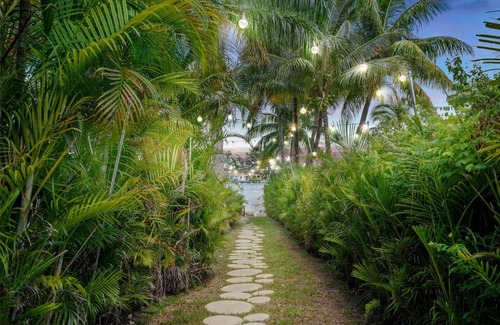 Ojus House | Lake House Retreat with Huge Yard in Aventura, Pet Friendly