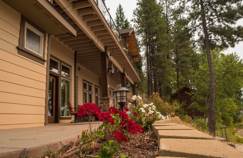 Loon Lake House | Idyllic Private Lake House Retreat on Deer Lake
