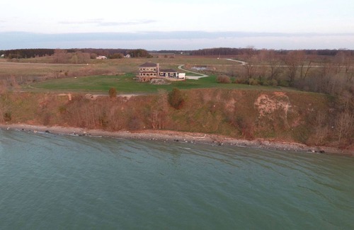 Manitowoc House | Private Lake House Retreat near Whistling Straits Breathtaking Views! Specials!