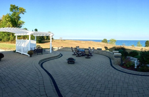 Manitowoc House | Private Lake House Retreat near Whistling Straits Breathtaking Views! Specials!