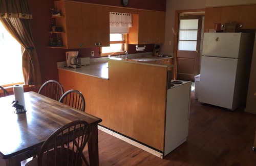 Crystal Falls House | Secluded Lake House Retreat with Scenic Views and Amenities