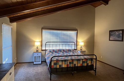 Jones Mills Cabin | Secluded Lodge Near Hot Springs with Private Lake Access