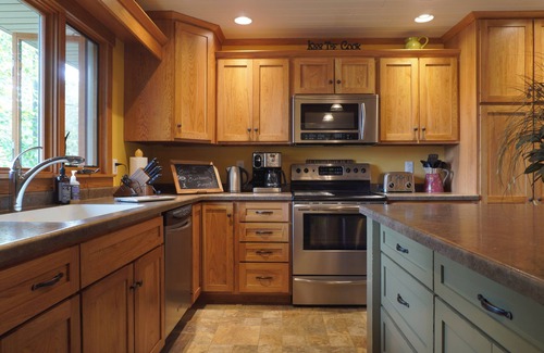 Tomahawk House | Experience Lake Nokomis: Pet-Friendly Retreat with Kayaks