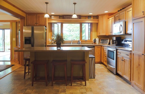 Tomahawk House | Experience Lake Nokomis: Pet-Friendly Retreat with Kayaks