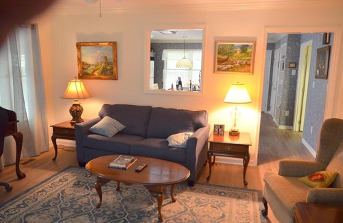 Vincent Apartment | Serene Lakeside Retreat with Spa and Hot Tub Amenities