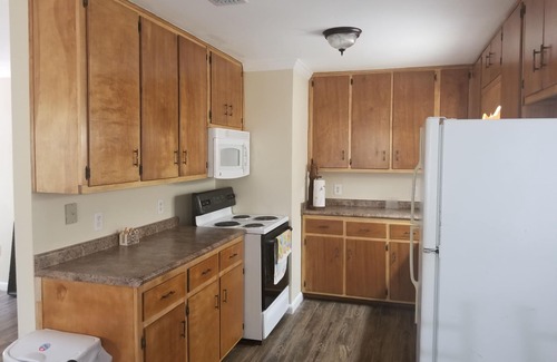 De Funiak Springs House | Tranquil Lakefront Retreat with Dock & Family-Friendly Amenities