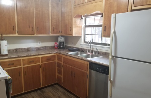 De Funiak Springs House | Tranquil Lakefront Retreat with Dock & Family-Friendly Amenities