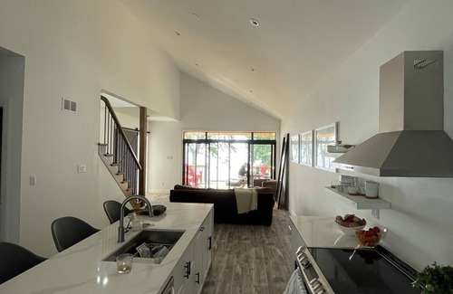 Oro-Medonte Cottage | Lakefront Retreat on Lake Simcoe for Outdoor Lovers