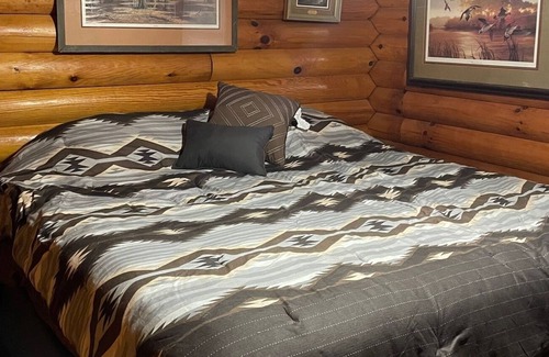 Redwood House | Ideal Lakefront Retreat for Families and Outdoor Enthusiasts