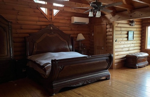 Redwood House | Ideal Lakefront Retreat for Families and Outdoor Enthusiasts