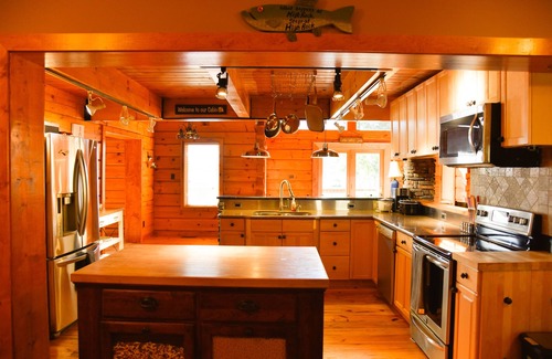 Southmont House | Beautiful Lakefront Log House with Dock and Stunning Views