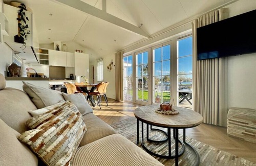 Vinkeveen Ski Chalet | Private Residence by the Lake Near Amsterdam - 10/10 Rated