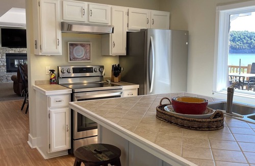 Fairland House | Relax at Our Private Lakefront Retreat with Scenic Views