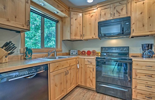 Leavenworth Cabin | Idyllic Leavenworth Cabin with Mountain Views and Fire Pit