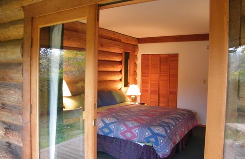 Port Alberni Cabin | Private Lodge Retreat with Pool & Spa on Stamp River