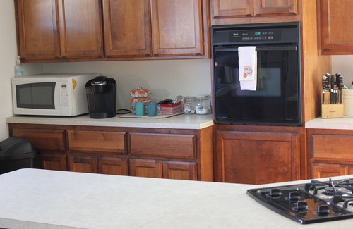 Kernville Cottage | Cozy Private Loft Cottage Near Kern River - Pet Friendly!