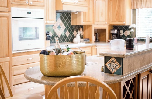 Clinton Cabin | Cozy Log Cabin Retreat on Whidbey Island with Breakfast