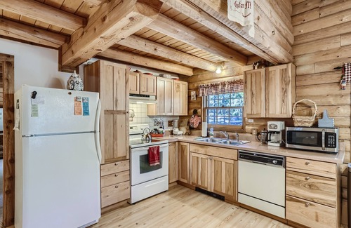 Black Hawk Cabin | Cozy Log Cabin with Wood Stove in Black Hawk