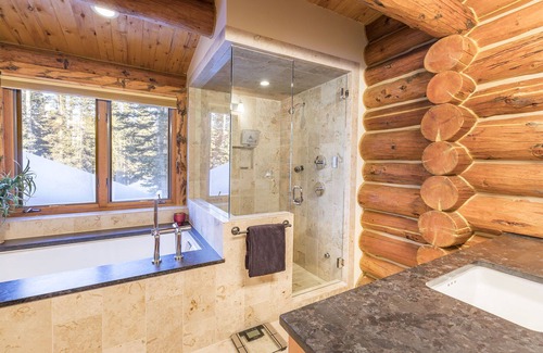 Telluride Cabin | Cozy Log Home Retreat Amidst Aspen Trees and Spa Amenities