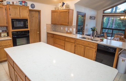 Strawberry House | Majestic Mountain Retreat with Pool & Hot Tub, Rated 10/10