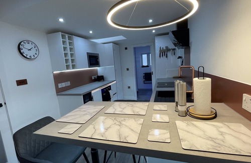 Hamworthy House | Elegant Escape: Private Luxury By The Sea with Spa & Ocean View