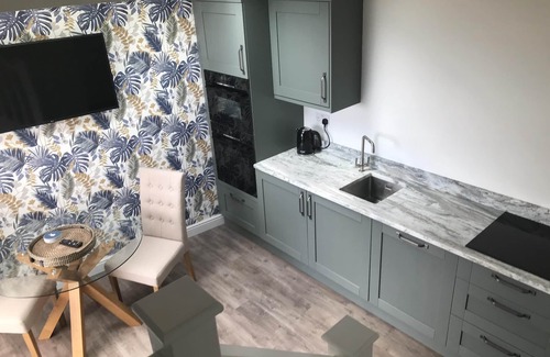 Tyn-y-Gongl Cottage | Elegant Cottage with Ocean Views and Top Guest Ratings