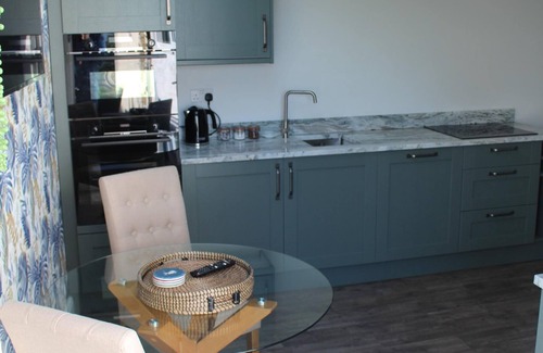 Tyn-y-Gongl Cottage | Elegant Cottage with Ocean Views and Top Guest Ratings