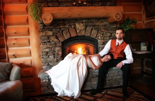 Ferndale Cabin | Exclusive Log Cabin Retreat with Hot Tub Near Little Rock