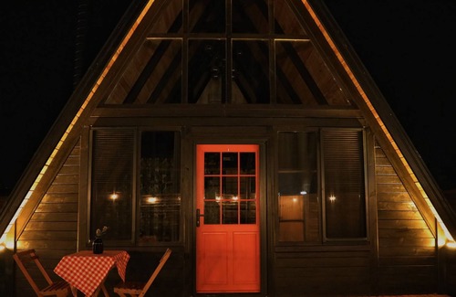 Kartepe House | Indulge in the Private Red House with Jacuzzi Retreat