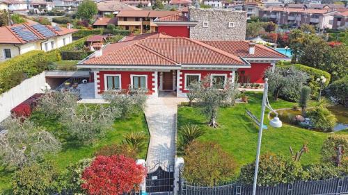 Moniga del Garda Villa | Elegant Private Villa with Pool & Hot Tub – Rated 9.3/10