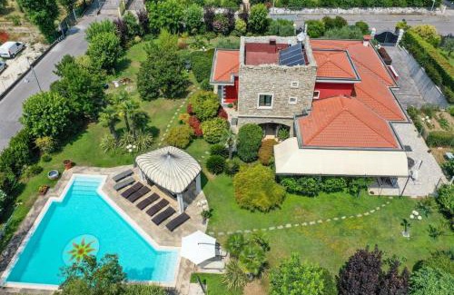 Moniga del Garda Villa | Elegant Private Villa with Pool & Hot Tub – Rated 9.3/10