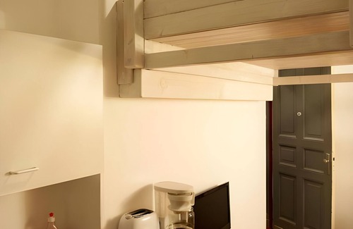 Moabit Apartment | Central Berlin Maisonette with Spa & Family-Friendly Amenities