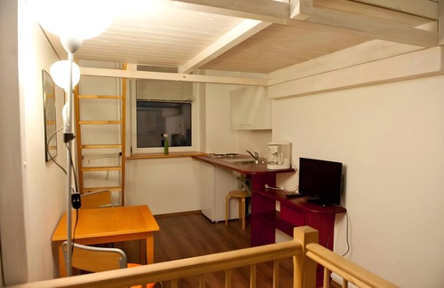 Moabit Apartment | Central Berlin Maisonette with Spa & Family-Friendly Amenities