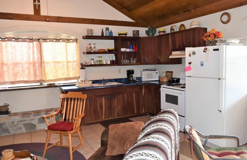 Harper House | Scenic Private Maner Hacienda with Breakfast & Kitchen Access