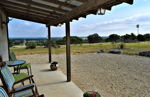 Harper House | Scenic Private Maner Hacienda with Breakfast & Kitchen Access