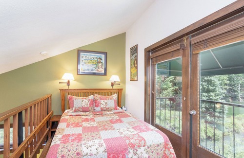Telluride Hotel | Serene Manitou Lodge Room with Scenic River Decks