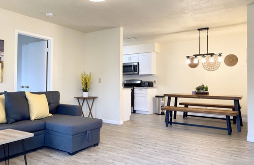 McNeil House | Cozy Master Bedroom near Domain & St Davis with Breakfast