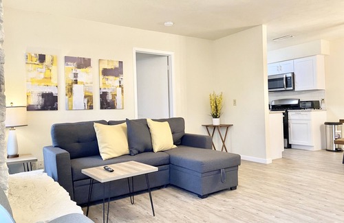 McNeil House | Cozy Master Bedroom near Domain & St Davis with Breakfast