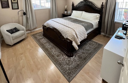 Westmont Bed & Breakfast | Private Master Bedroom Suite with Spa & Breakfast Included