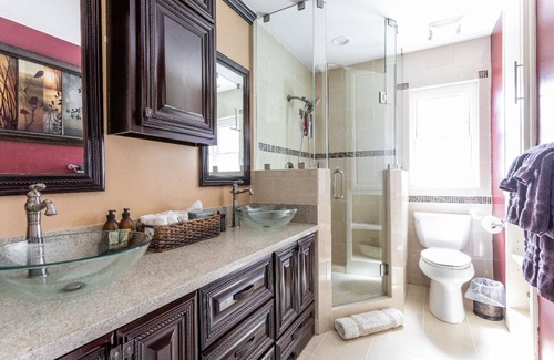 Westmont Bed & Breakfast | Private Master Bedroom Suite with Spa & Breakfast Included