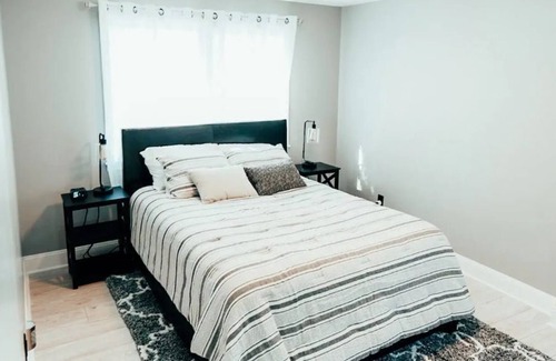 Utica House | Private Modern Two Bedroom Sunset Getaway!