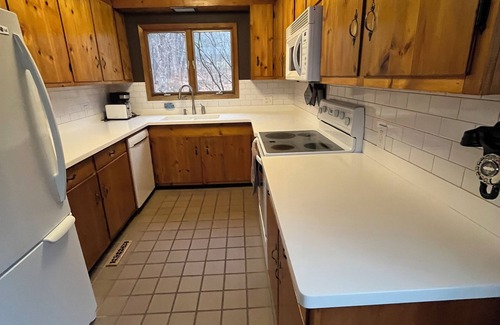 Clinton Corners House | Modern Private Home on Six Acres with Pool and Breakfast