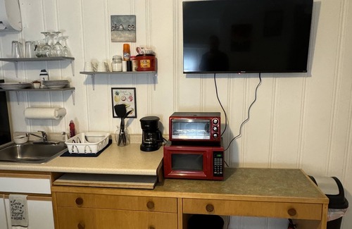 Hampton Apartment | Private Motel Room Steps from North Beach with Ocean Views