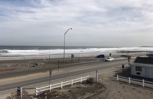 Hampton Apartment | Private Motel Room Steps from North Beach with Ocean Views
