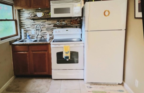Columbia House | Pet-Friendly Mother In Law Suite with Full Kitchen & Bath
