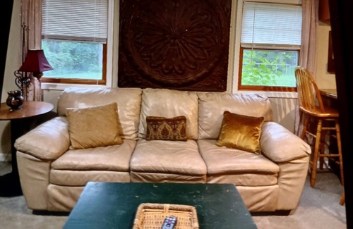Columbia House | Pet-Friendly Mother In Law Suite with Full Kitchen & Bath